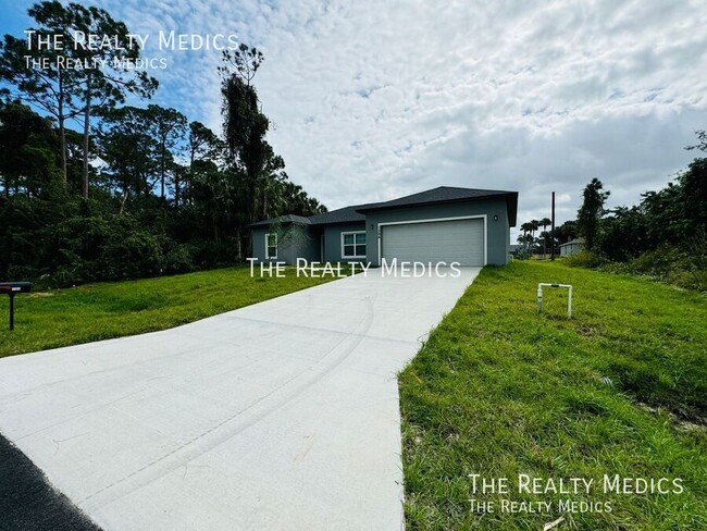 1364 Gibbs Rd SW in Palm Bay, FL - Building Photo - Building Photo