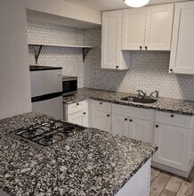 5852 W Irving Park Rd in Chicago, IL - Building Photo - Building Photo