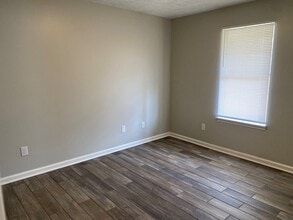 79 Iris Dr in Jackson, TN - Building Photo - Building Photo