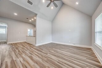 606 E 12th St in Bonham, TX - Building Photo - Building Photo