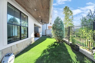 631 N Live Oak St in Houston, TX - Building Photo - Building Photo