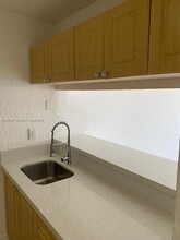 1095 W 77th St, Unit 207 in Hialeah, FL - Building Photo - Building Photo