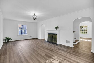1212 W Healey St in Champaign, IL - Building Photo - Building Photo