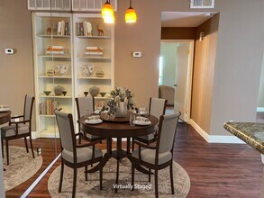 2425 Augusta Dr in Houston, TX - Building Photo - Building Photo