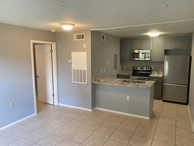 5279 Images Cir in Kissimmee, FL - Building Photo - Building Photo