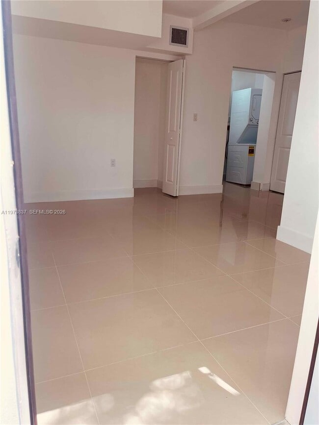 931 Opa-locka Blvd in Opa Locka, FL - Foto de edificio - Building Photo