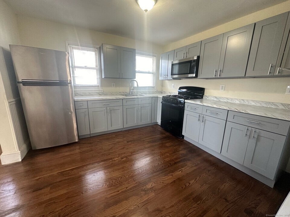 40 Vine St in Bridgeport, CT - Building Photo
