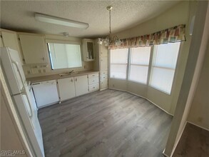 26356 Charlotte Dr in Bonita Springs, FL - Foto de edificio - Building Photo