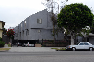 824 Centinela Ave Apartments