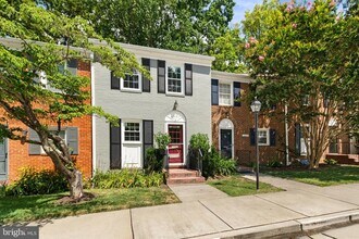 6627 Burlington Pl in West Springfield, VA - Building Photo - Building Photo