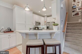 5112 Knapp Pl in Alexandria, VA - Building Photo - Building Photo