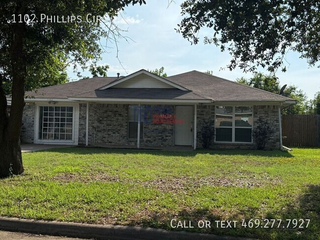 property at 1102 Phillips Cir