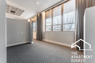 300 N Ogden Ave, Unit 1 in Chicago, IL - Building Photo - Building Photo