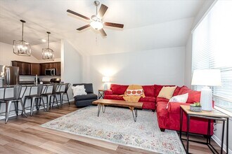 155 Emery Oak Way in Huntsville, TX - Building Photo - Building Photo