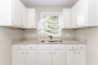 214 Evergreen St in Warner Robins, GA - Foto de edificio - Building Photo