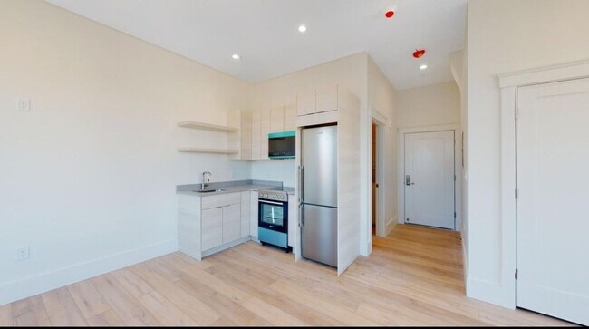 1510 N Shore Rd in Revere, MA - Building Photo - Building Photo