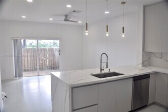 8261 NW 107th Ct in Miami, FL - Building Photo - Building Photo