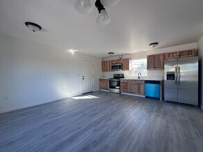 16818 SE Market St in Portland, OR - Building Photo - Building Photo