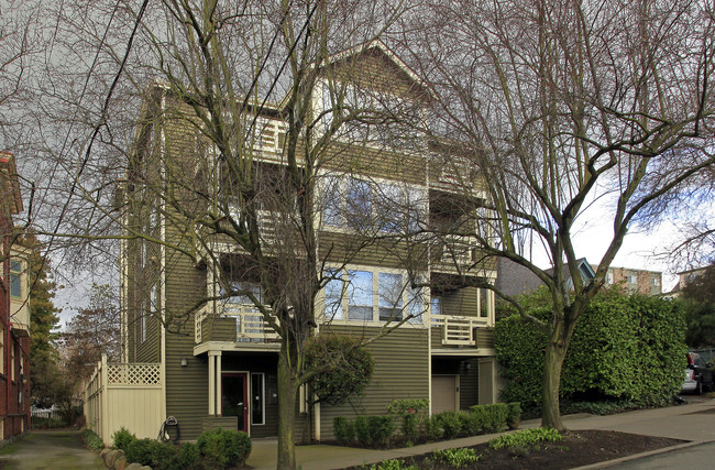 1112 E Thomas St in Seattle, WA - Building Photo - Building Photo