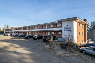 Majestic View Apartments in Everett, WA - Building Photo - Primary Photo