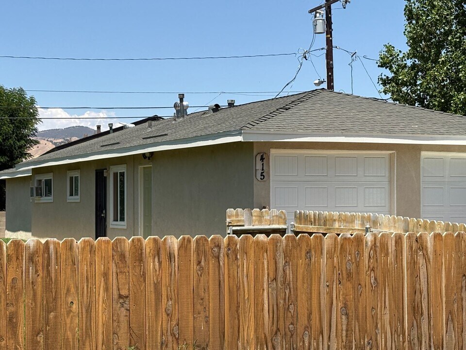 415 Maple St in Tehachapi, CA - Building Photo