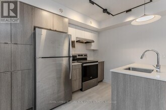 1133 Cooke Blvd. in Burlington, ON - Building Photo - Building Photo