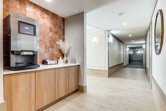 Remi in Dallas, TX - Foto de edificio - Building Photo