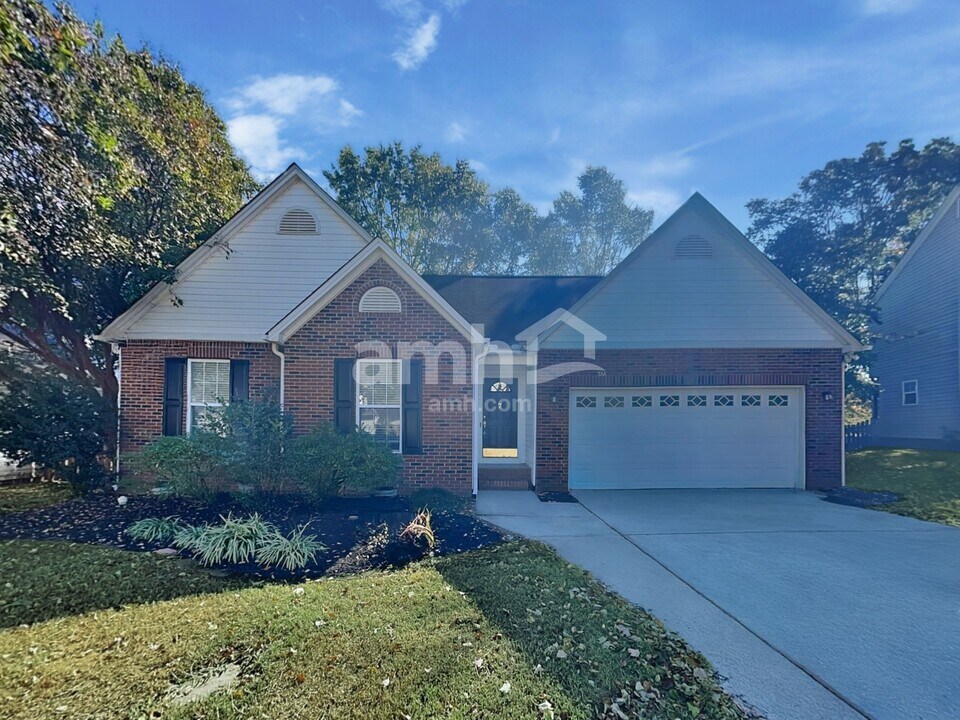 7 Hazeltine Ct in Simpsonville, SC - Building Photo
