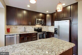 5 S Floyd St in Alexandria, VA - Building Photo - Building Photo