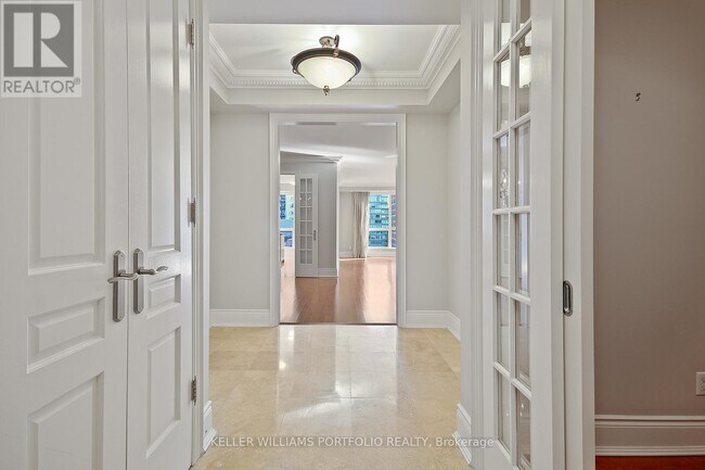 10-1010 Bellair St in Toronto, ON - Building Photo - Building Photo