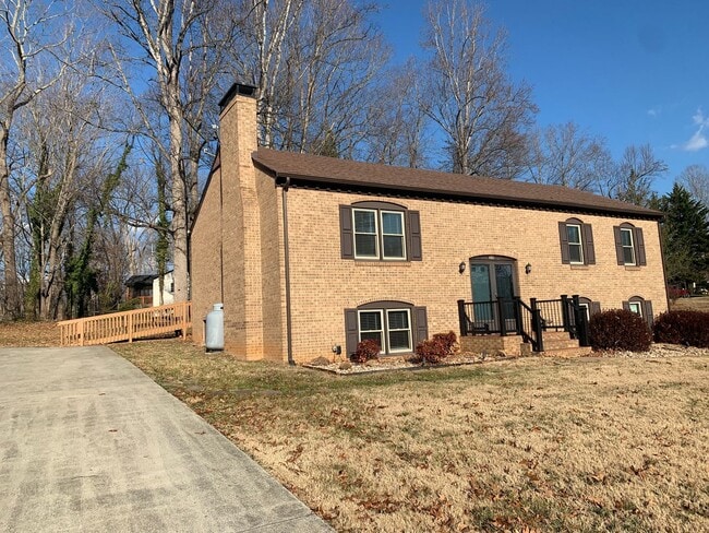 481 Bedford Springs Rd in Lynchburg, VA - Building Photo - Building Photo