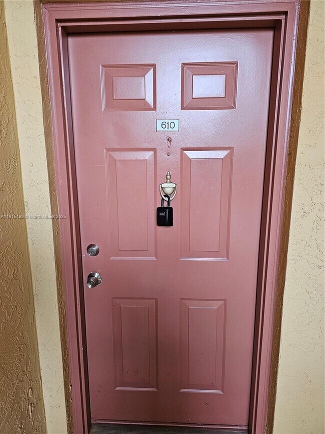 2361 NW 33rd St in Oakland Park, FL - Building Photo - Building Photo