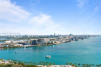 50 Biscayne Blvd in Miami, FL - Building Photo - Building Photo