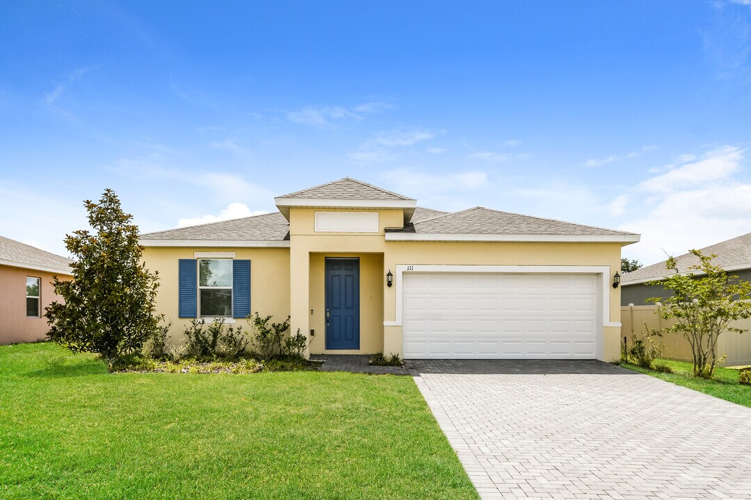 111 Roseville Dr in Haines City, FL - Building Photo