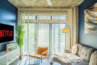 333 E Roosevelt St in Phoenix, AZ - Foto de edificio - Building Photo