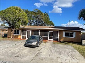 2036 41st St SW in Naples, FL - Building Photo