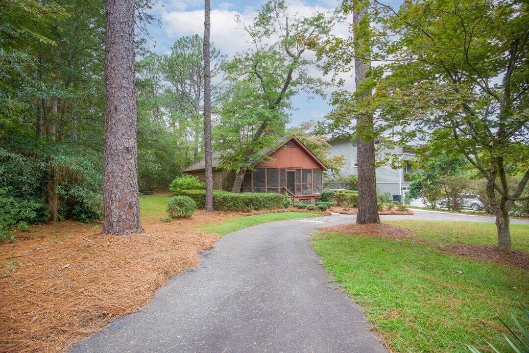 620 W Rhode Island Ave in Southern Pines, NC - Foto de edificio