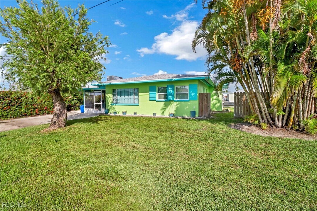 2567 Cay Cove in Matlacha, FL - Foto de edificio