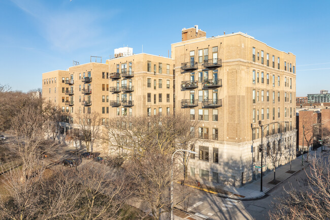 Columbus on the Park in Chicago, IL - Building Photo - Primary Photo