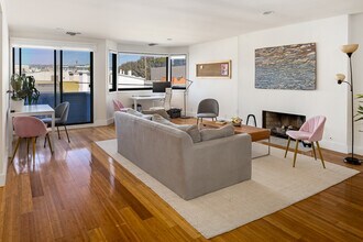 18 N Venice Blvd, Unit D in Venice, CA - Foto de edificio - Building Photo