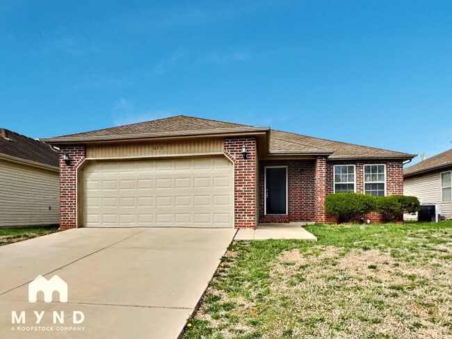 property at 615 S Mahn Ave