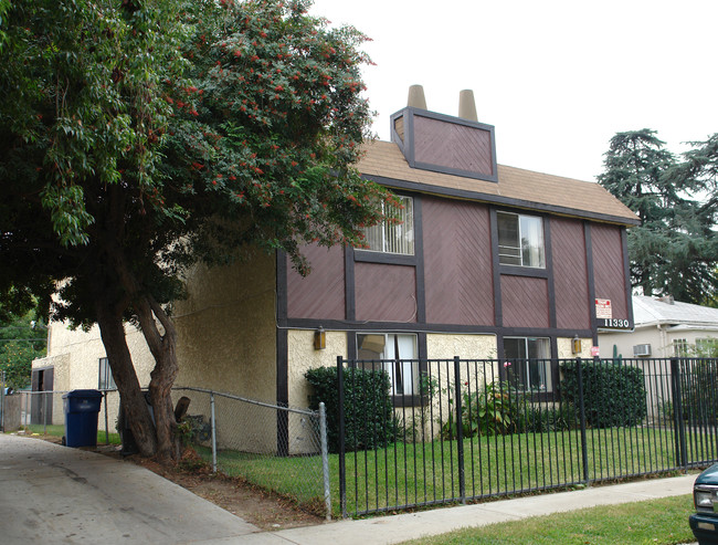 11330 Tiara St in North Hollywood, CA - Building Photo - Building Photo