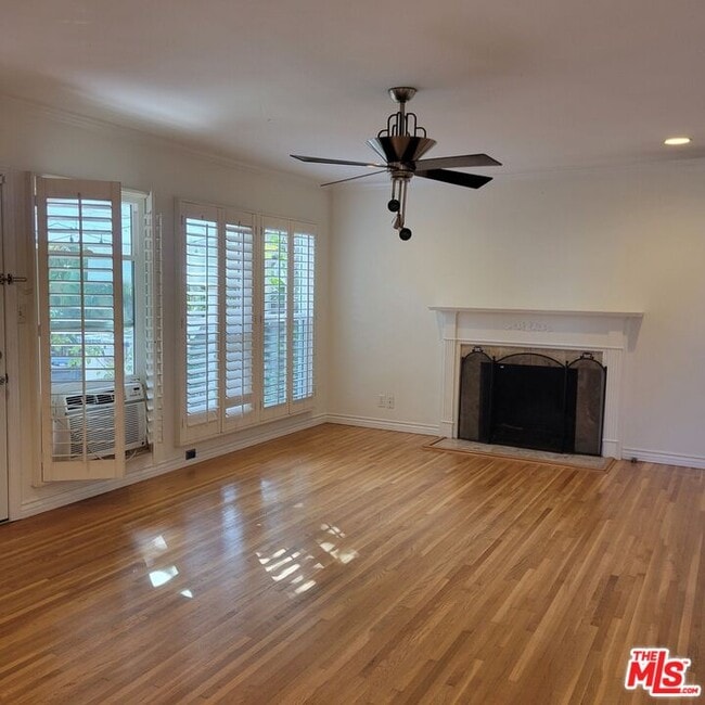 2781 N Bellflower Blvd in Long Beach, CA - Building Photo - Building Photo