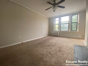 44 JFK St, Unit #17 in Cambridge, MA - Foto de edificio - Building Photo
