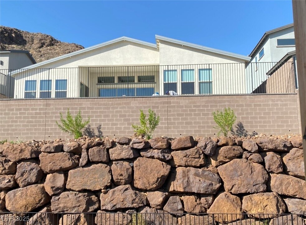 1988 Canyon Highlands Dr in Henderson, NV - Building Photo