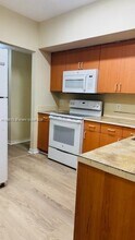1806 Belmont Ln in North Lauderdale, FL - Foto de edificio - Building Photo