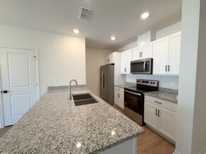 9419 Westside Hls Dr in Davenport, FL - Foto de edificio - Building Photo