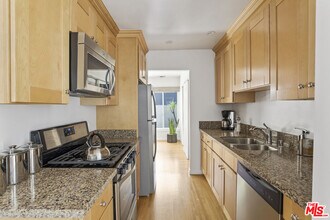 733 Westmount Dr in West Hollywood, CA - Building Photo - Building Photo