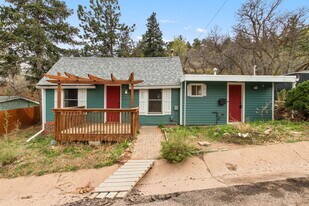 807 Shoshone Pl in Manitou Springs, CO - Building Photo