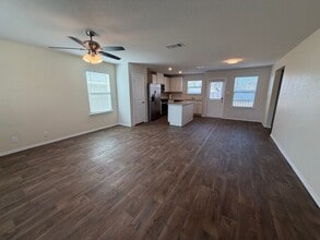 1025 Pacific Monarch in San Antonio, TX - Building Photo - Building Photo